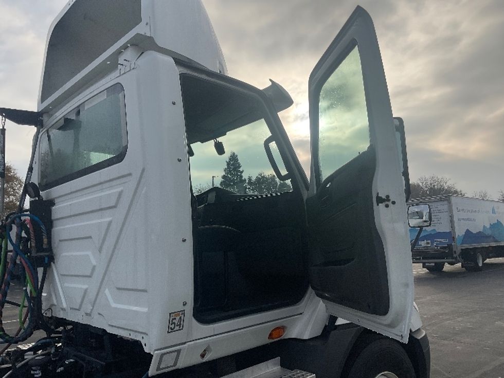 Day Cab Tractor-Heavy Duty Tractors-International-2020-RH613-Ceres-CA-289,984\n\t\tmiles-$ 23,750 - Image 12