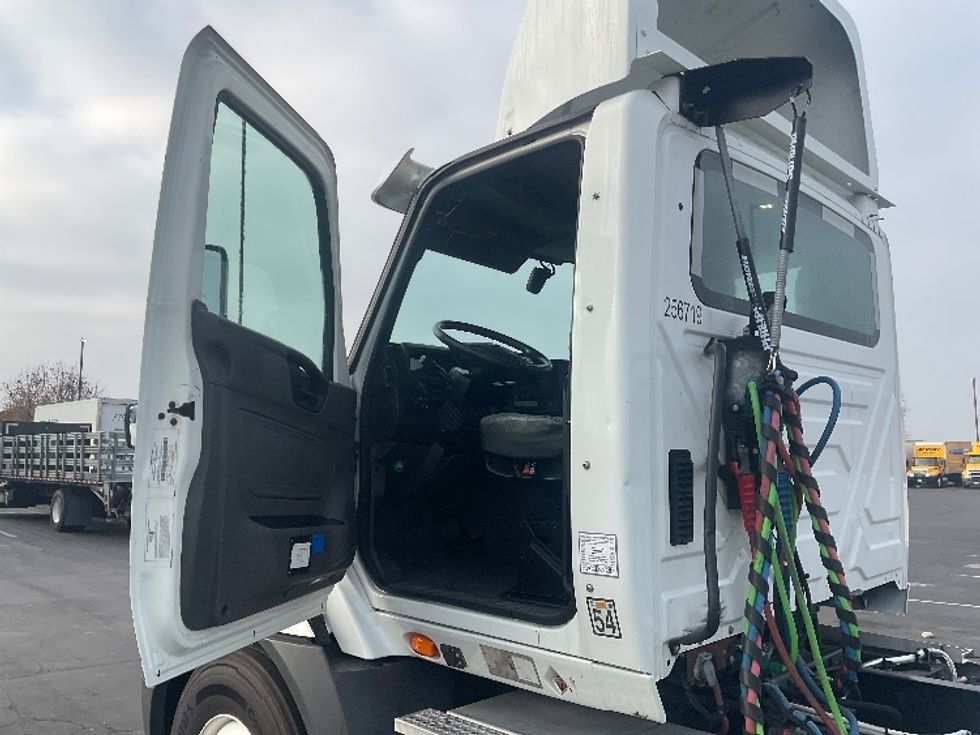 Day Cab Tractor-Heavy Duty Tractors-International-2020-RH613-Ceres-CA-289,984\n\t\tmiles-$ 23,750 - Image 9