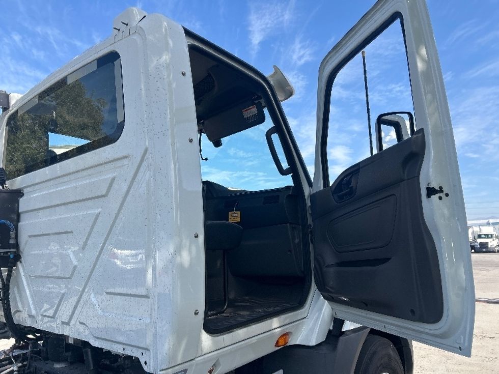 Day Cab Tractor-Heavy Duty Tractors-International-2020-RH613-City Of Industry-CA-131,112\n\t\tmiles-$ 22,750 - Image 11