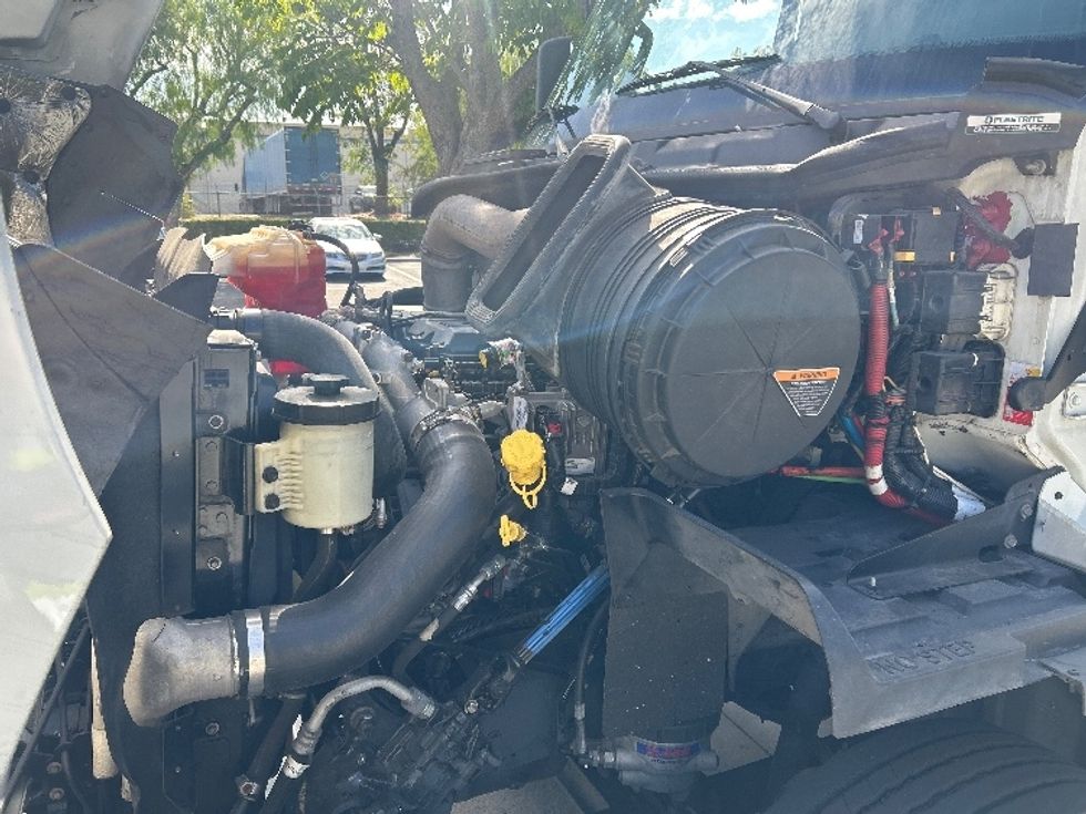 Day Cab Tractor-Heavy Duty Tractors-International-2020-RH613-City Of Industry-CA-131,112\n\t\tmiles-$ 22,750 - Image 15