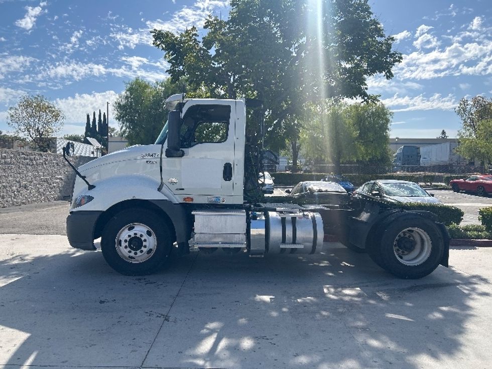 Day Cab Tractor-Heavy Duty Tractors-International-2020-RH613-City Of Industry-CA-131,112\n\t\tmiles-$ 22,750 - Image 4