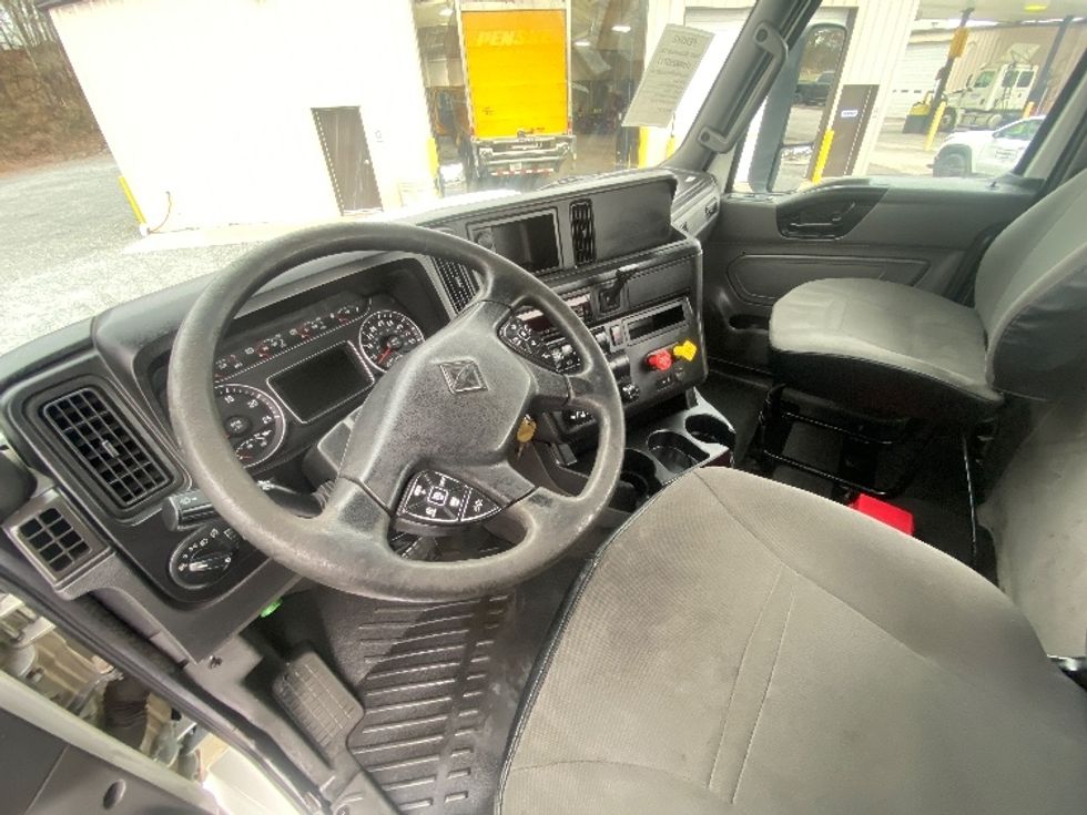 Day Cab Tractor-Heavy Duty Tractors-International-2020-RH613-Cleveland-TN-331,388\n\t\tmiles-$ 32,500 - Image 10