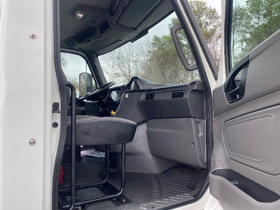 Day Cab Tractor-Heavy Duty Tractors-International-2020-RH613-Cleveland-TN-331,388\n\t\tmiles-$ 32,500 - Image 12