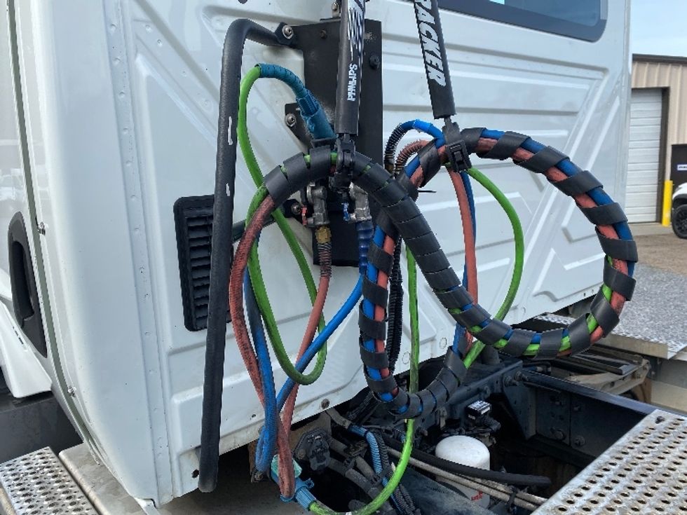 Day Cab Tractor-Heavy Duty Tractors-International-2020-RH613-Cleveland-TN-340,556\n\t\tmiles-$ 32,250 - Image 17