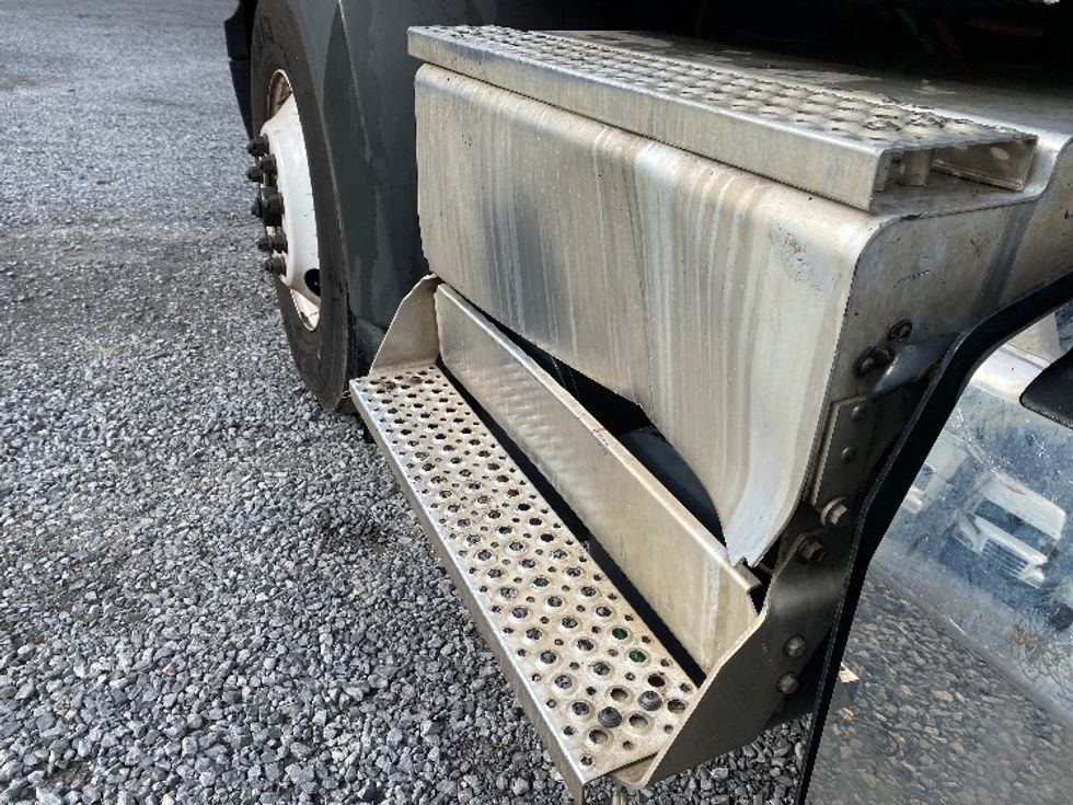 Day Cab Tractor-Heavy Duty Tractors-International-2020-RH613-Cleveland-TN-340,556\n\t\tmiles-$ 32,250 - Image 19