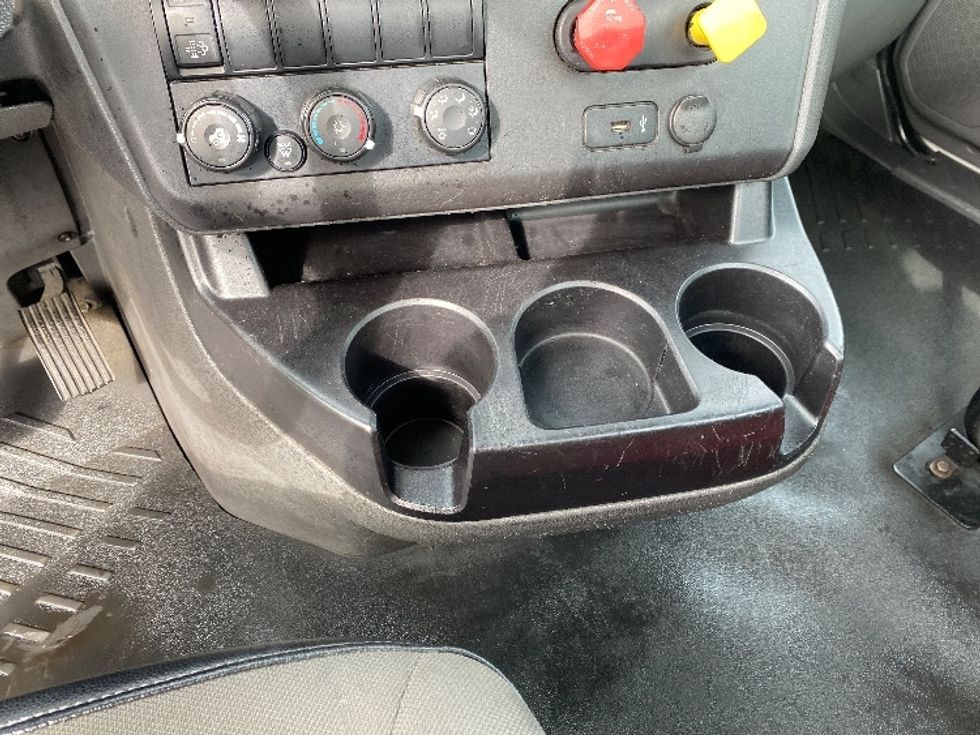 Day Cab Tractor-Heavy Duty Tractors-International-2020-RH613-Cleveland-TN-363,377\n\t\tmiles-$ 31,250 - Image 18