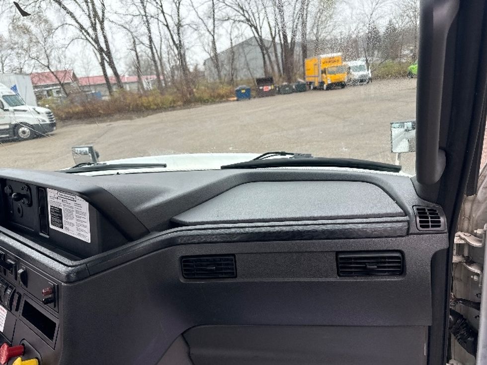 Day Cab Tractor-Heavy Duty Tractors-International-2020-RH613-Comstock Park-MI-436,005\n\t\tmiles-$ 22,250 - Image 13