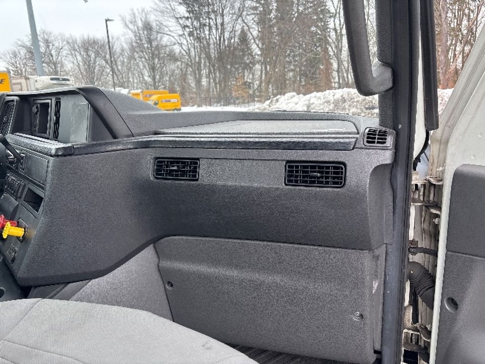 Day Cab Tractor-Heavy Duty Tractors-International-2020-RH613-Cranbury-NJ-245,837\n\t\tmiles-$ 33,000 - Image 13