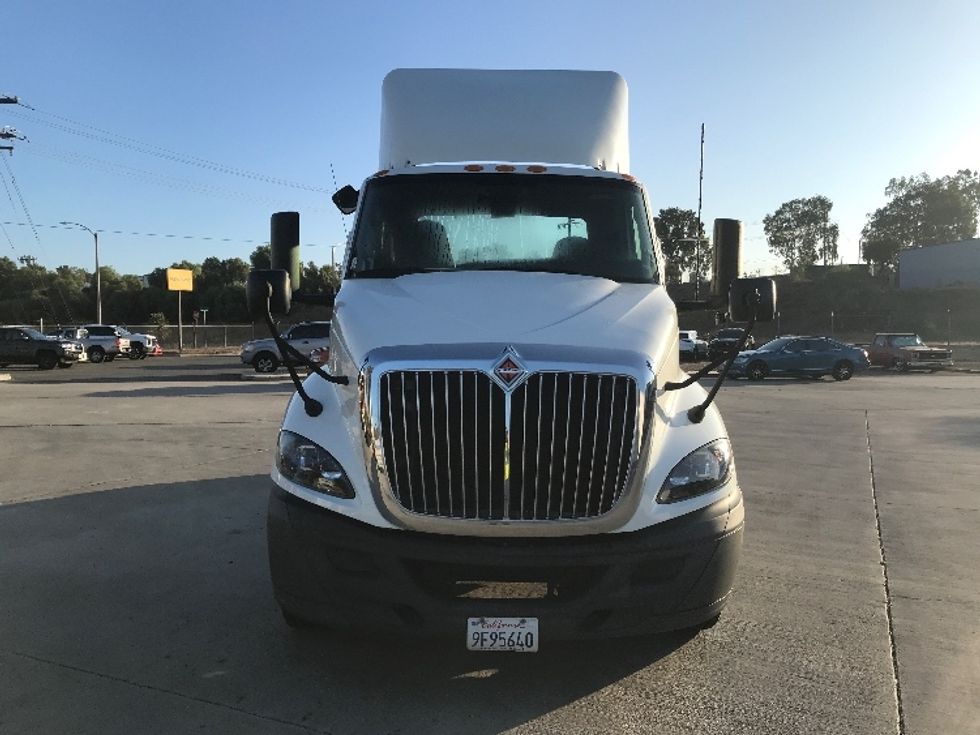 Day Cab Tractor-Heavy Duty Tractors-International-2020-RH613-Fontana-CA-124,541\n\t\tmiles-$ 38,750 - Image 2