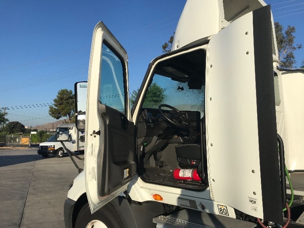 Day Cab Tractor-Heavy Duty Tractors-International-2020-RH613-Fontana-CA-124,541\n\t\tmiles-$ 38,750 - Image 9