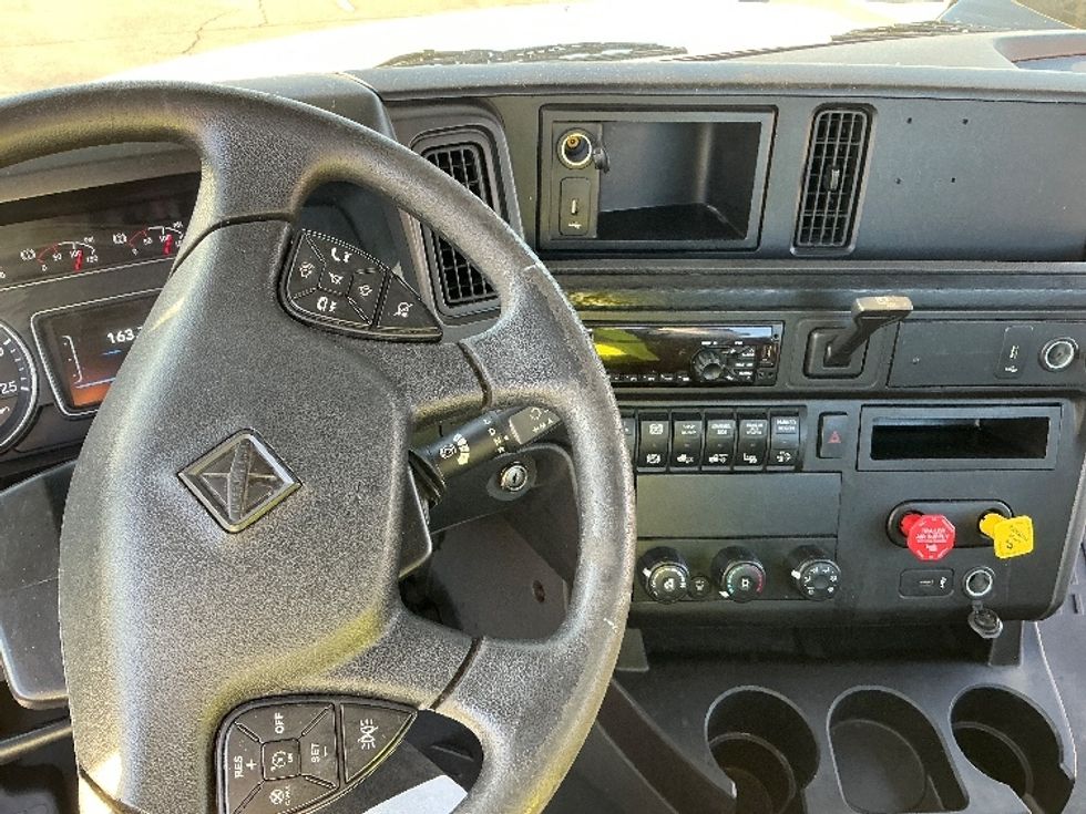 Day Cab Tractor-Heavy Duty Tractors-International-2020-RH613-Fontana-CA-173,552\n\t\tmiles-$ 30,750 - Image 11