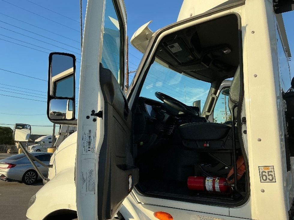 Day Cab Tractor-Heavy Duty Tractors-International-2020-RH613-Fontana-CA-173,552\n\t\tmiles-$ 30,750 - Image 9