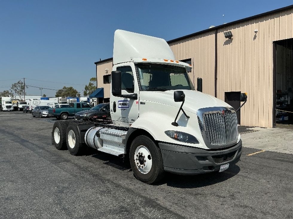 Day Cab Tractor-Heavy Duty Tractors-International-2020-RH613-Fontana-CA-179,127\n\t\tmiles-$ 35,250 - Image 1