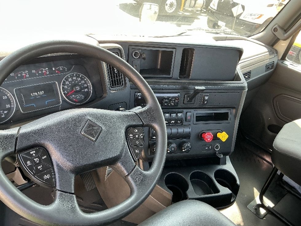 Day Cab Tractor-Heavy Duty Tractors-International-2020-RH613-Fontana-CA-179,127\n\t\tmiles-$ 35,250 - Image 10