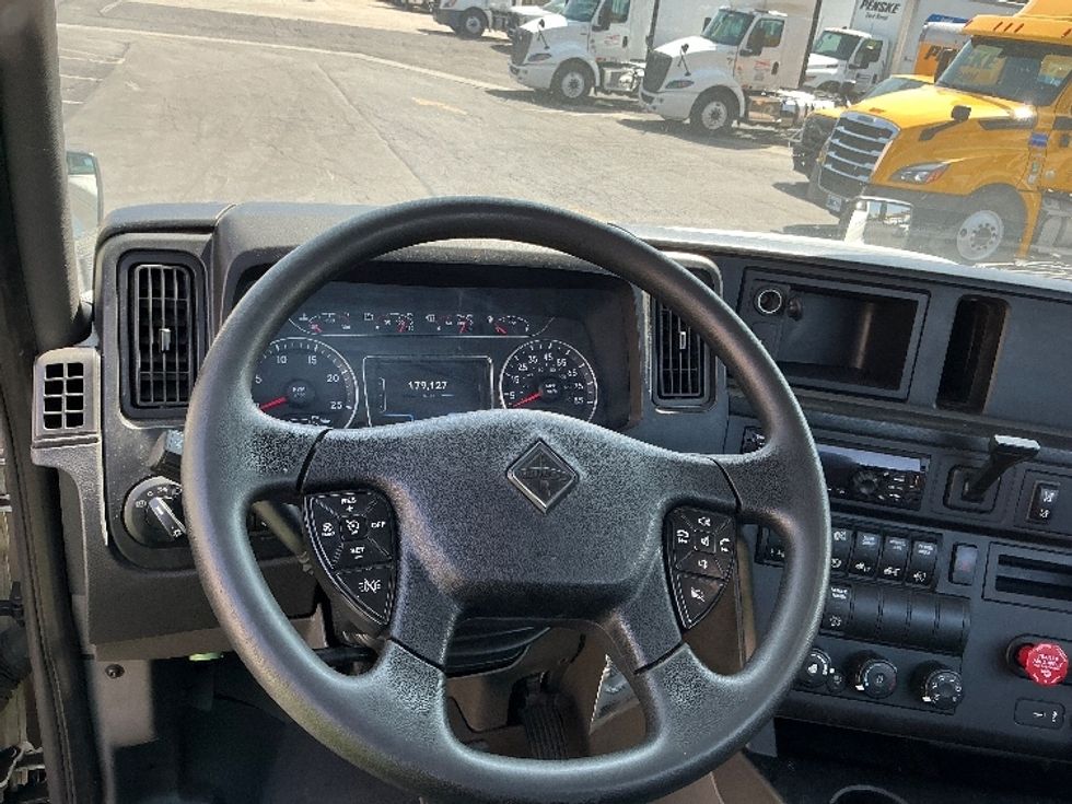 Day Cab Tractor-Heavy Duty Tractors-International-2020-RH613-Fontana-CA-179,127\n\t\tmiles-$ 35,250 - Image 11