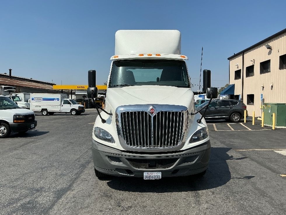 Day Cab Tractor-Heavy Duty Tractors-International-2020-RH613-Fontana-CA-179,127\n\t\tmiles-$ 35,250 - Image 2