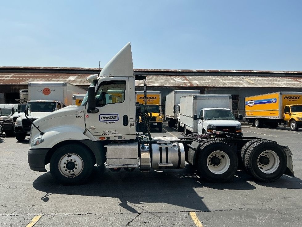 Day Cab Tractor-Heavy Duty Tractors-International-2020-RH613-Fontana-CA-179,127\n\t\tmiles-$ 35,250 - Image 4