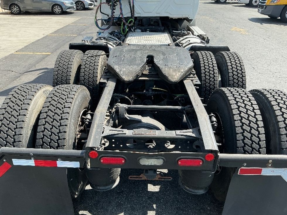 Day Cab Tractor-Heavy Duty Tractors-International-2020-RH613-Fontana-CA-179,127\n\t\tmiles-$ 35,250 - Image 6