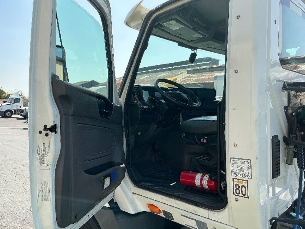 Day Cab Tractor-Heavy Duty Tractors-International-2020-RH613-Fontana-CA-179,127\n\t\tmiles-$ 35,250 - Image 9