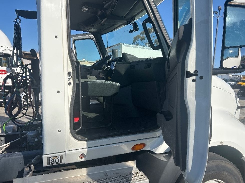 Day Cab Tractor-Heavy Duty Tractors-International-2020-RH613-Fontana-CA-206,514\n\t\tmiles-$ 34,250 - Image 12