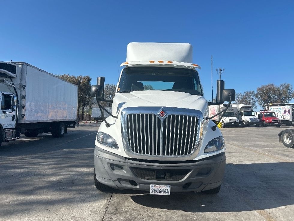 Day Cab Tractor-Heavy Duty Tractors-International-2020-RH613-Fontana-CA-206,514\n\t\tmiles-$ 34,250 - Image 2