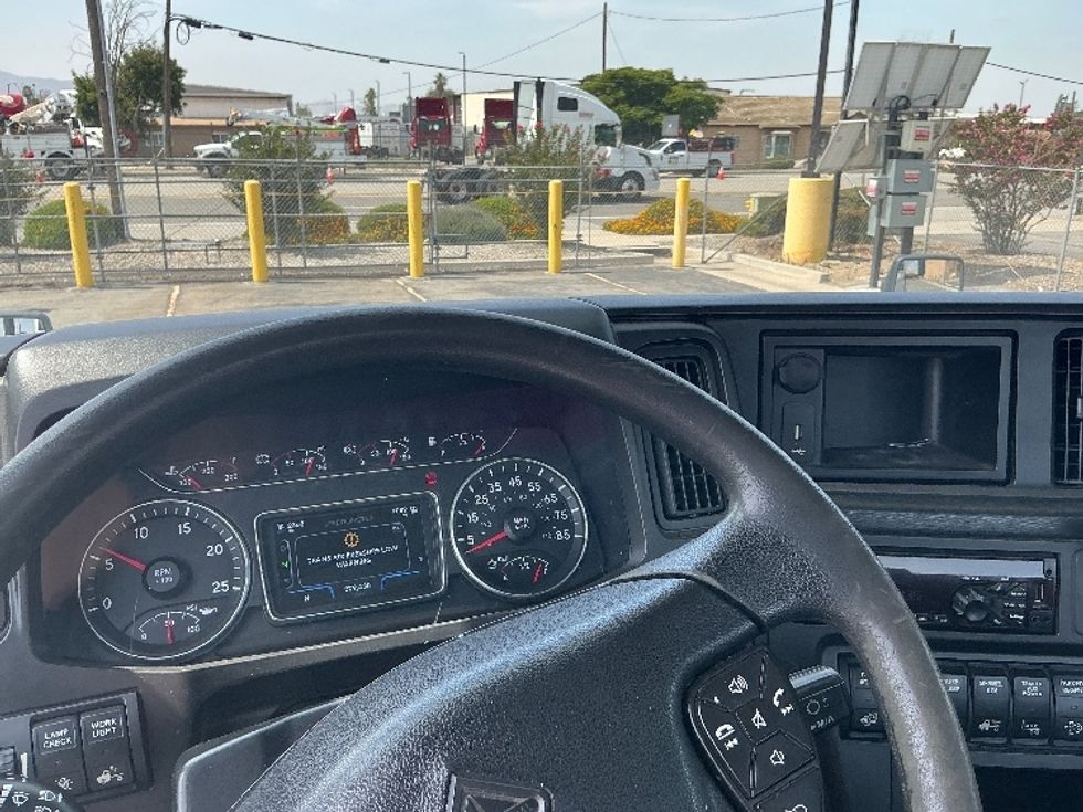 Day Cab Tractor-Heavy Duty Tractors-International-2020-RH613-Fontana-CA-279,428\n\t\tmiles-$ 21,000 - Image 11