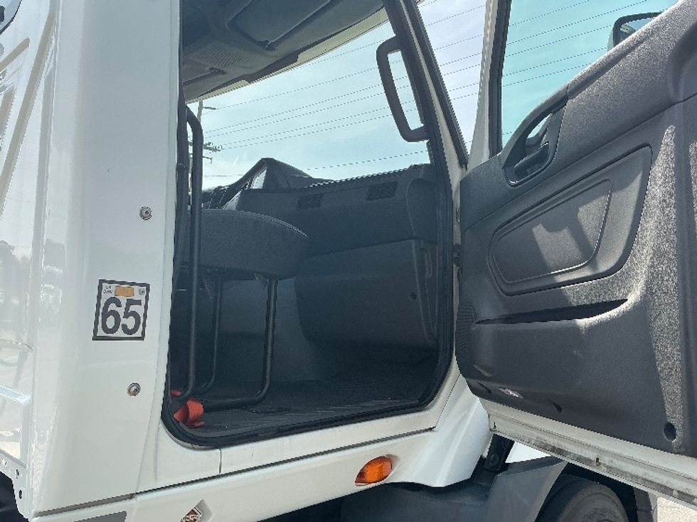Day Cab Tractor-Heavy Duty Tractors-International-2020-RH613-Fontana-CA-279,428\n\t\tmiles-$ 21,000 - Image 12