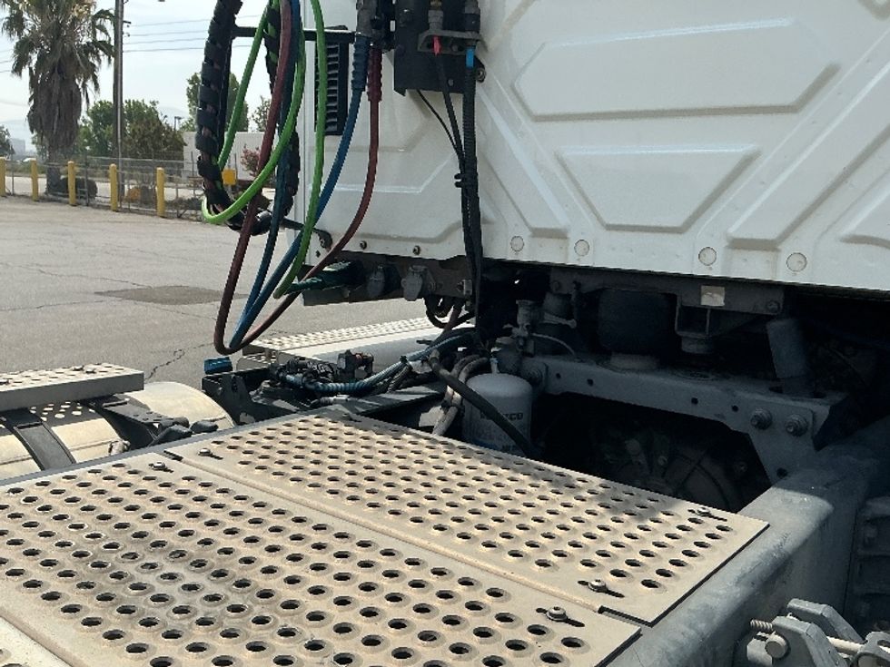 Day Cab Tractor-Heavy Duty Tractors-International-2020-RH613-Fontana-CA-279,428\n\t\tmiles-$ 21,000 - Image 17