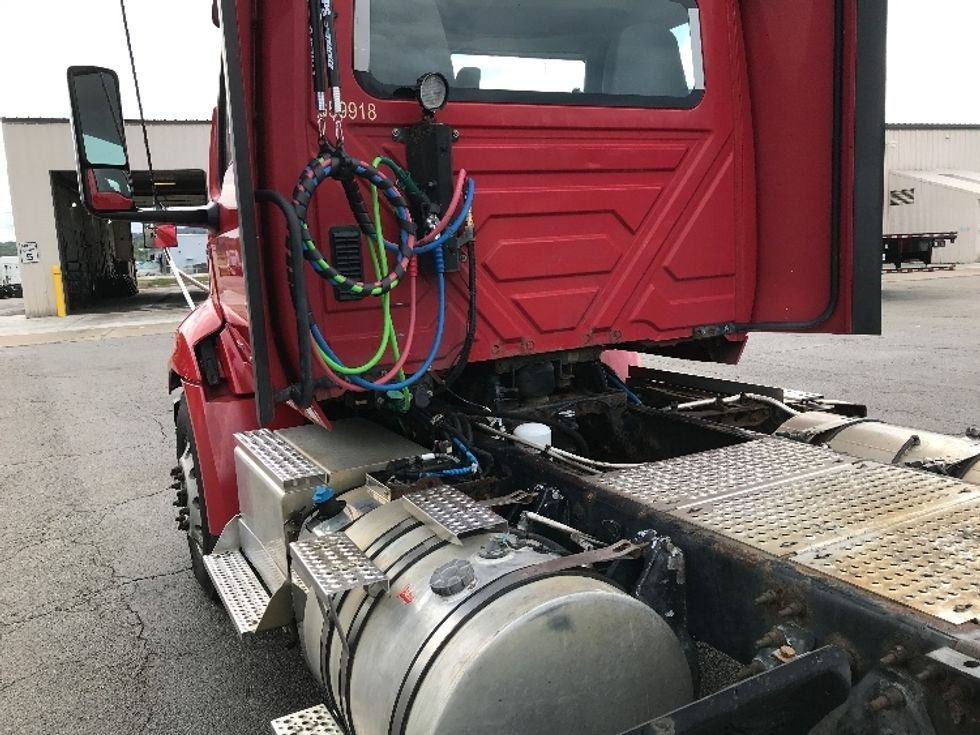 Day Cab Tractor-Heavy Duty Tractors-International-2020-RH613-Fredonia-NY-242,997\n\t\tmiles-$ 38,000 - Image 17