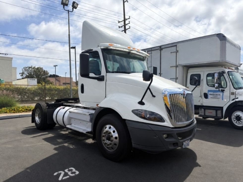 Day Cab Tractor-Heavy Duty Tractors-International-2020-RH613-Fresno-CA-251,693\n\t\tmiles-$ 24,750 - Image 1