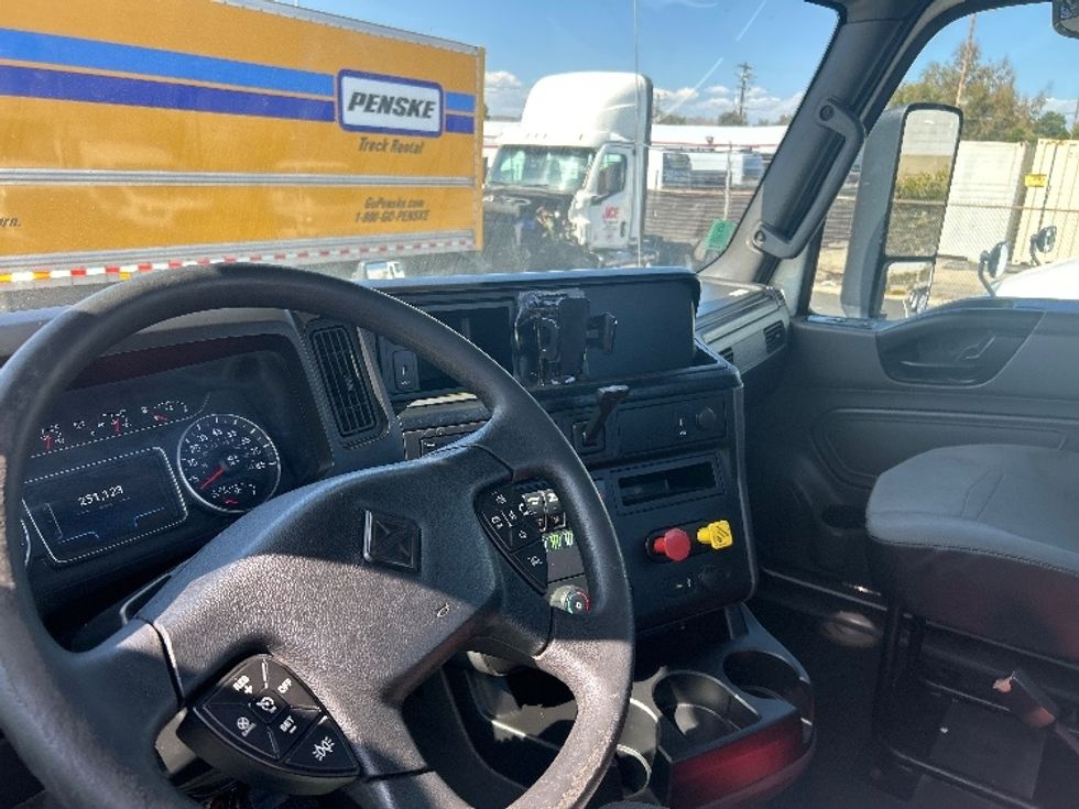 Day Cab Tractor-Heavy Duty Tractors-International-2020-RH613-Fresno-CA-251,693\n\t\tmiles-$ 24,750 - Image 10