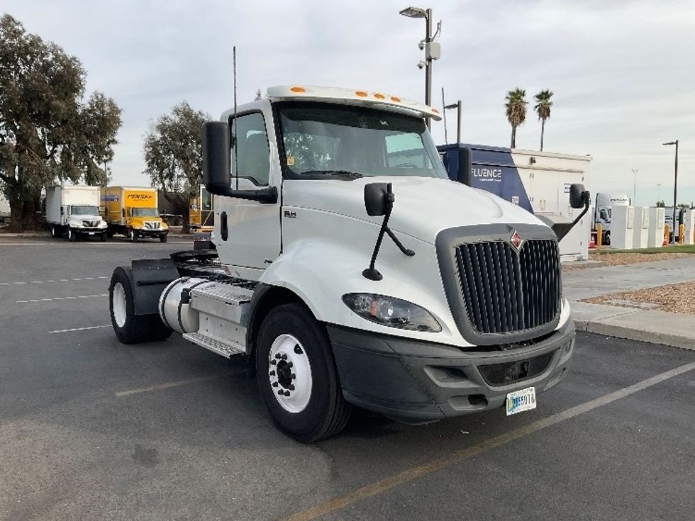 Day Cab Tractor-Heavy Duty Tractors-International-2020-RH613-Fresno-CA-264,074\n\t\tmiles-$ 21,500 - Image 1