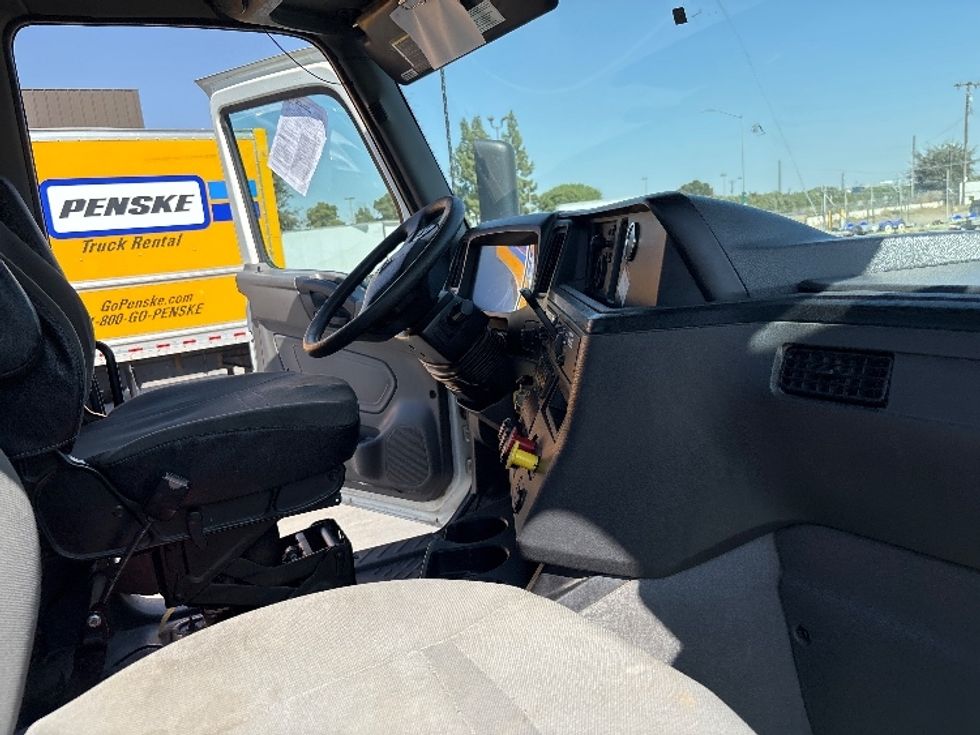 Day Cab Tractor-Heavy Duty Tractors-International-2020-RH613-Fresno-CA-273,109\n\t\tmiles-$ 23,750 - Image 14