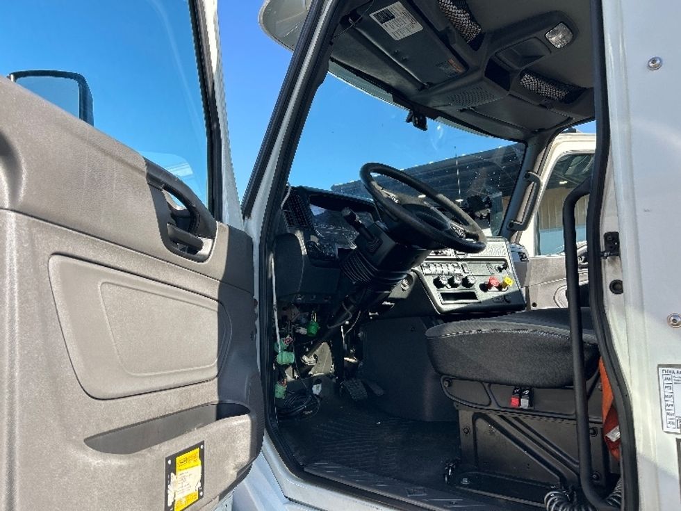 Day Cab Tractor-Heavy Duty Tractors-International-2020-RH613-Fresno-CA-368,459\n\t\tmiles-$ 21,250 - Image 9