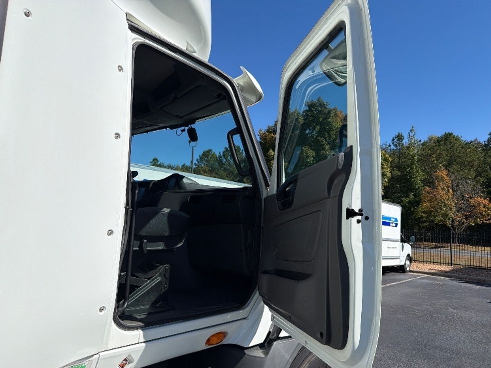 Day Cab Tractor-Heavy Duty Tractors-International-2020-RH613-Greensboro-NC-285,074\n\t\tmiles-$ 35,000 - Image 12