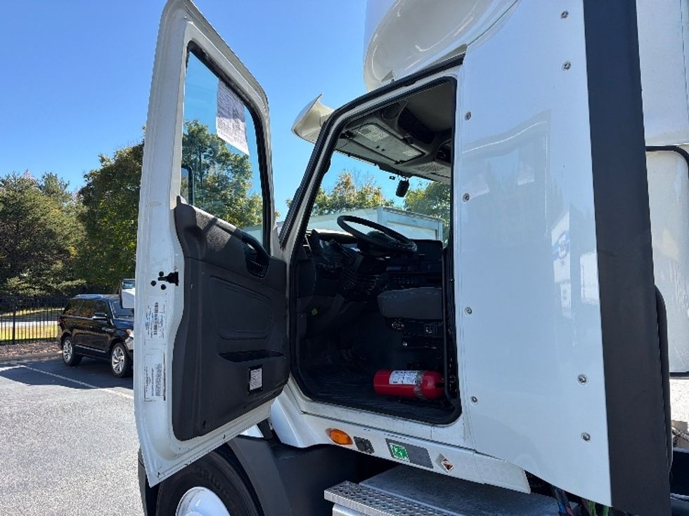 Day Cab Tractor-Heavy Duty Tractors-International-2020-RH613-Greensboro-NC-285,074\n\t\tmiles-$ 35,000 - Image 9