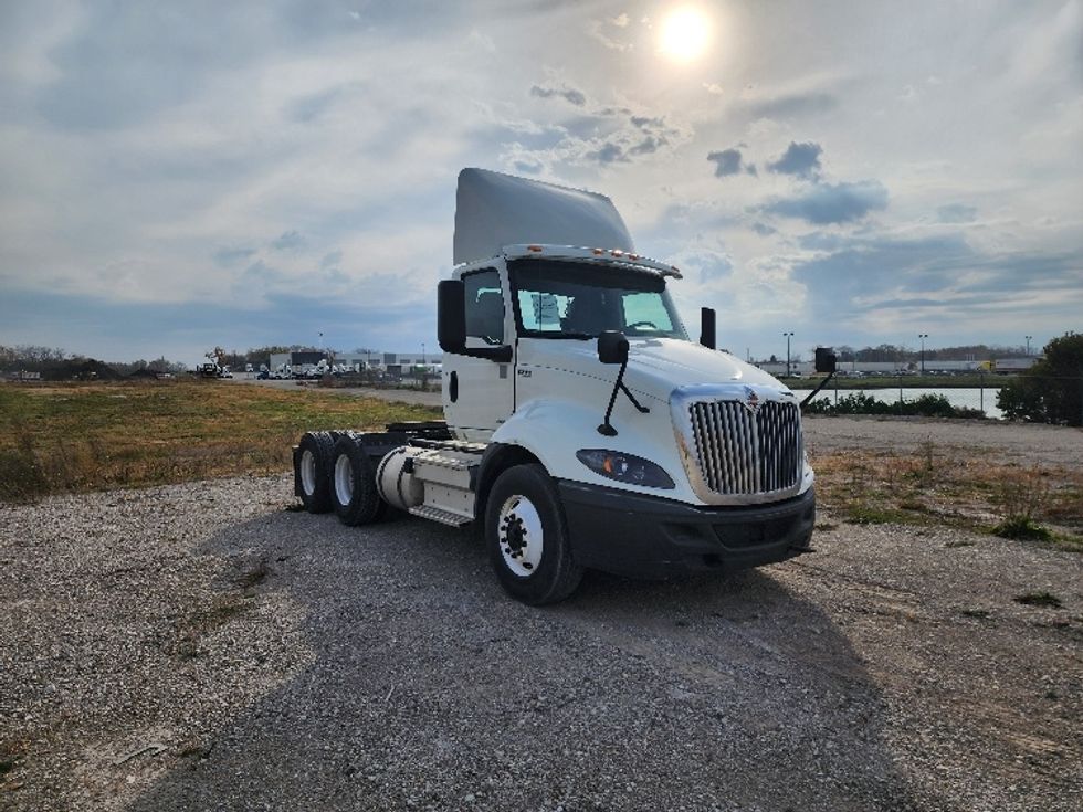 Day Cab Tractor-Heavy Duty Tractors-International-2020-RH613-Holland-MI-411,478\n\t\tmiles-$ 26,250 - Image 1