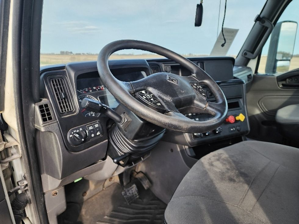 Day Cab Tractor-Heavy Duty Tractors-International-2020-RH613-Holland-MI-411,478\n\t\tmiles-$ 26,250 - Image 10