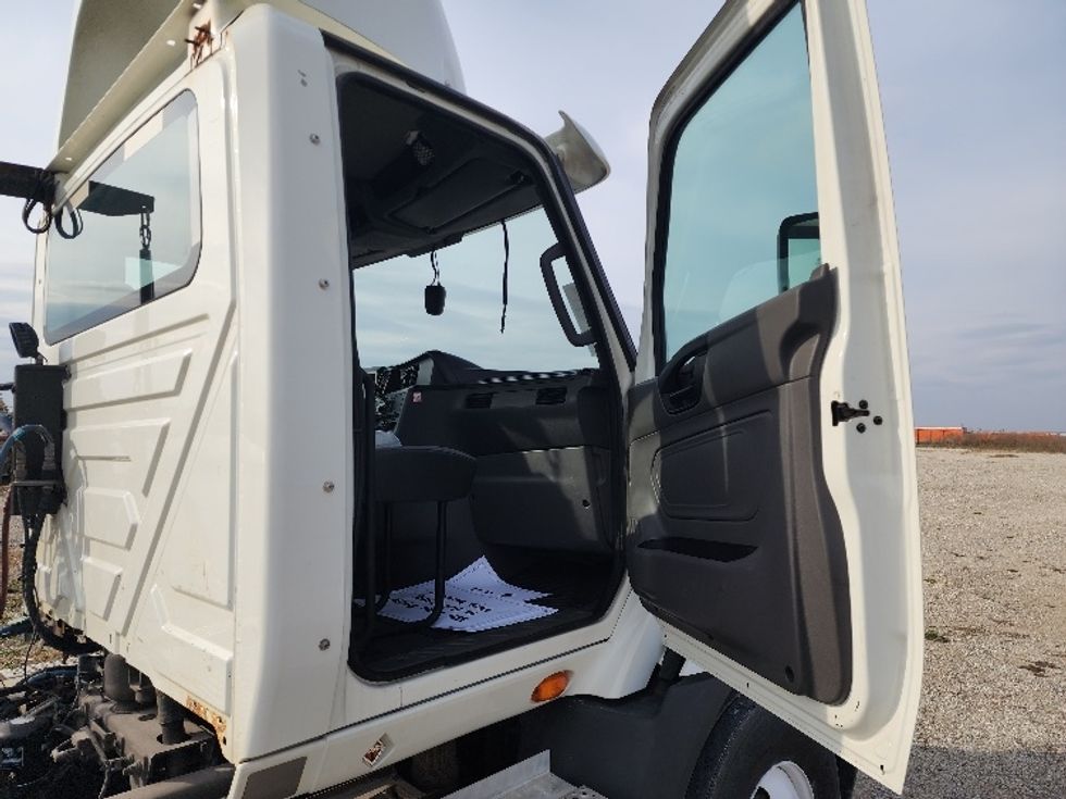 Day Cab Tractor-Heavy Duty Tractors-International-2020-RH613-Holland-MI-411,478\n\t\tmiles-$ 26,250 - Image 12