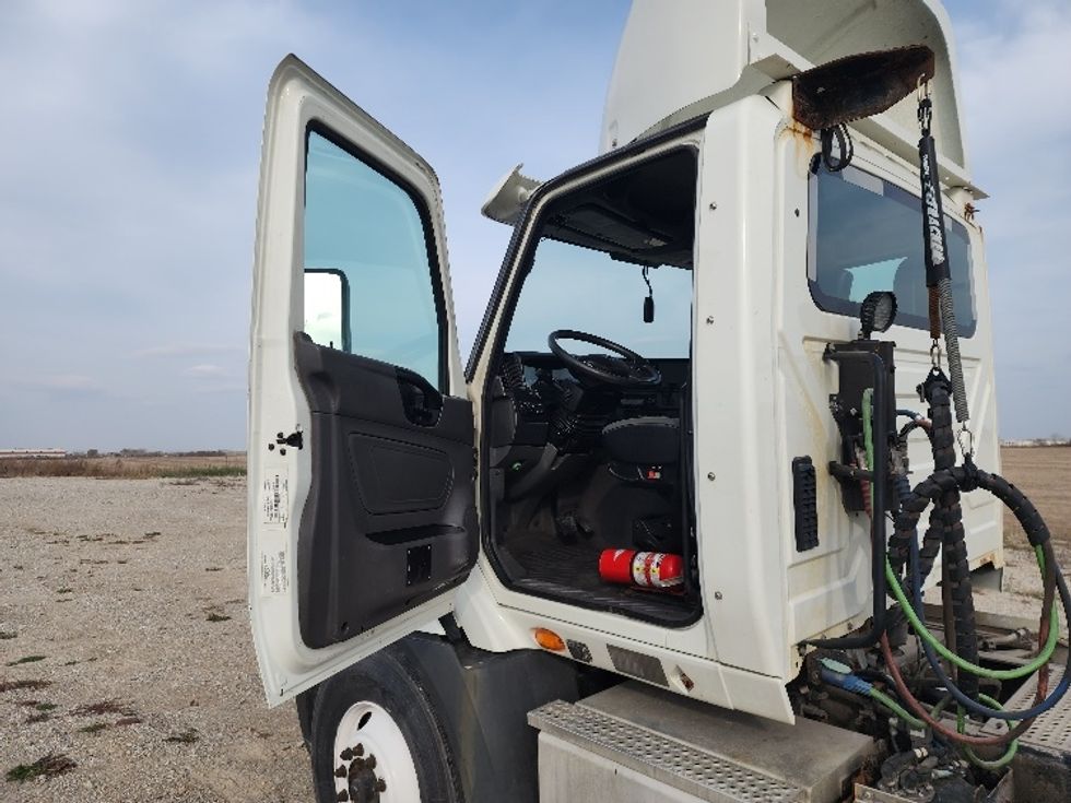 Day Cab Tractor-Heavy Duty Tractors-International-2020-RH613-Holland-MI-411,478\n\t\tmiles-$ 26,250 - Image 9