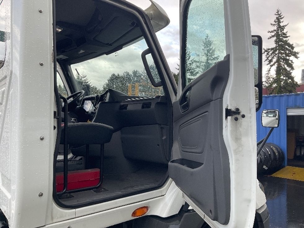Day Cab Tractor-Heavy Duty Tractors-International-2020-RH613-Kent-WA-166,243\n\t\tmiles-$ 26,500 - Image 12