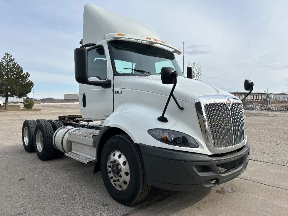 Day Cab Tractor-Heavy Duty Tractors-International-2020-RH613-Lansing-MI-386,863\n\t\tmiles-$ 25,250 - Image 1