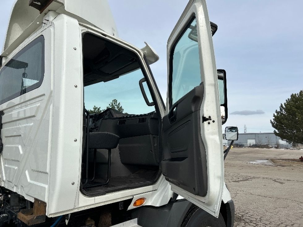 Day Cab Tractor-Heavy Duty Tractors-International-2020-RH613-Lansing-MI-386,863\n\t\tmiles-$ 25,250 - Image 12