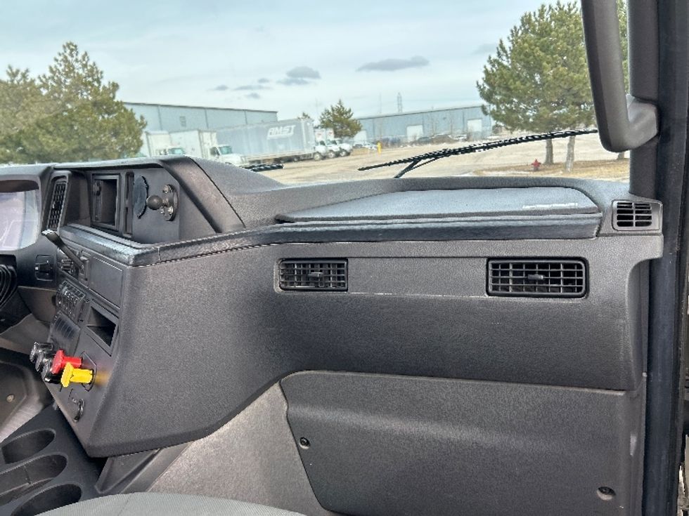 Day Cab Tractor-Heavy Duty Tractors-International-2020-RH613-Lansing-MI-386,863\n\t\tmiles-$ 25,250 - Image 13