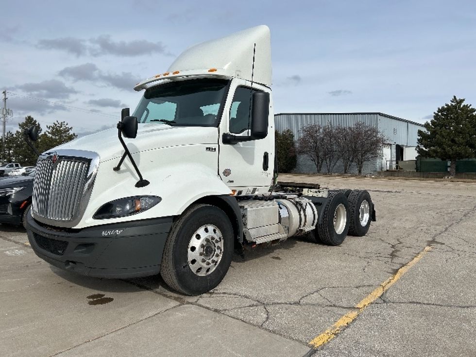 Day Cab Tractor-Heavy Duty Tractors-International-2020-RH613-Lansing-MI-386,863\n\t\tmiles-$ 25,250 - Image 3