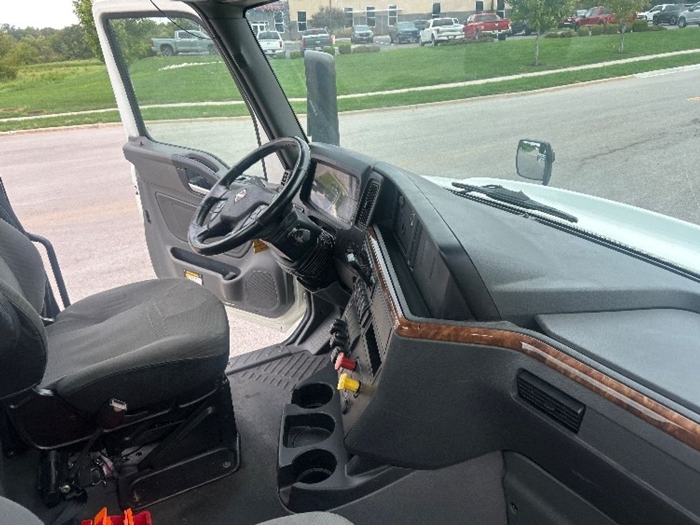 Day Cab Tractor-Heavy Duty Tractors-International-2020-RH613-Lenexa-KS-185,795\n\t\tmiles-$ 34,500 - Image 14