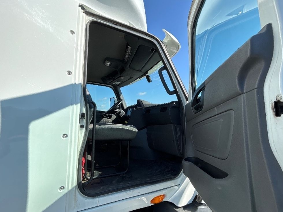 Day Cab Tractor-Heavy Duty Tractors-International-2020-RH613-Lowell-AR-214,501\n\t\tmiles-$ 34,250 - Image 11