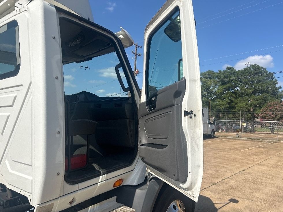Day Cab Tractor-Heavy Duty Tractors-International-2020-RH613-Memphis-TN-78,737\n\t\tmiles-$ 21,000 - Image 12