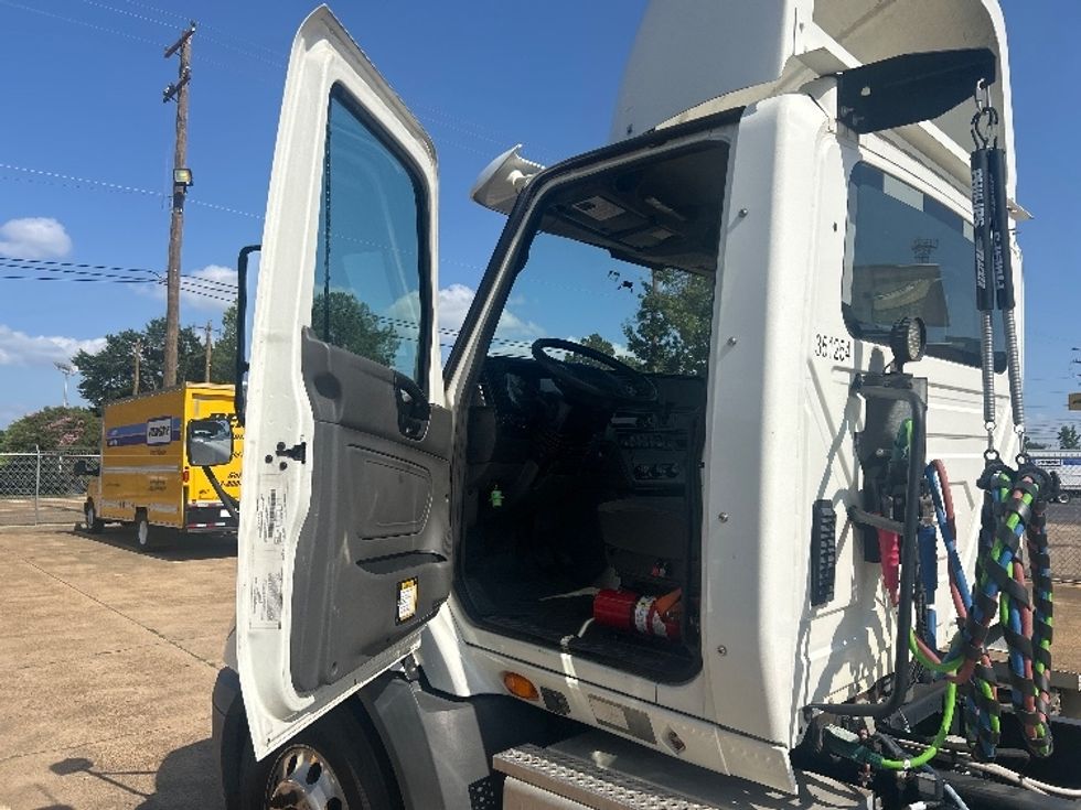 Day Cab Tractor-Heavy Duty Tractors-International-2020-RH613-Memphis-TN-78,737\n\t\tmiles-$ 21,000 - Image 9