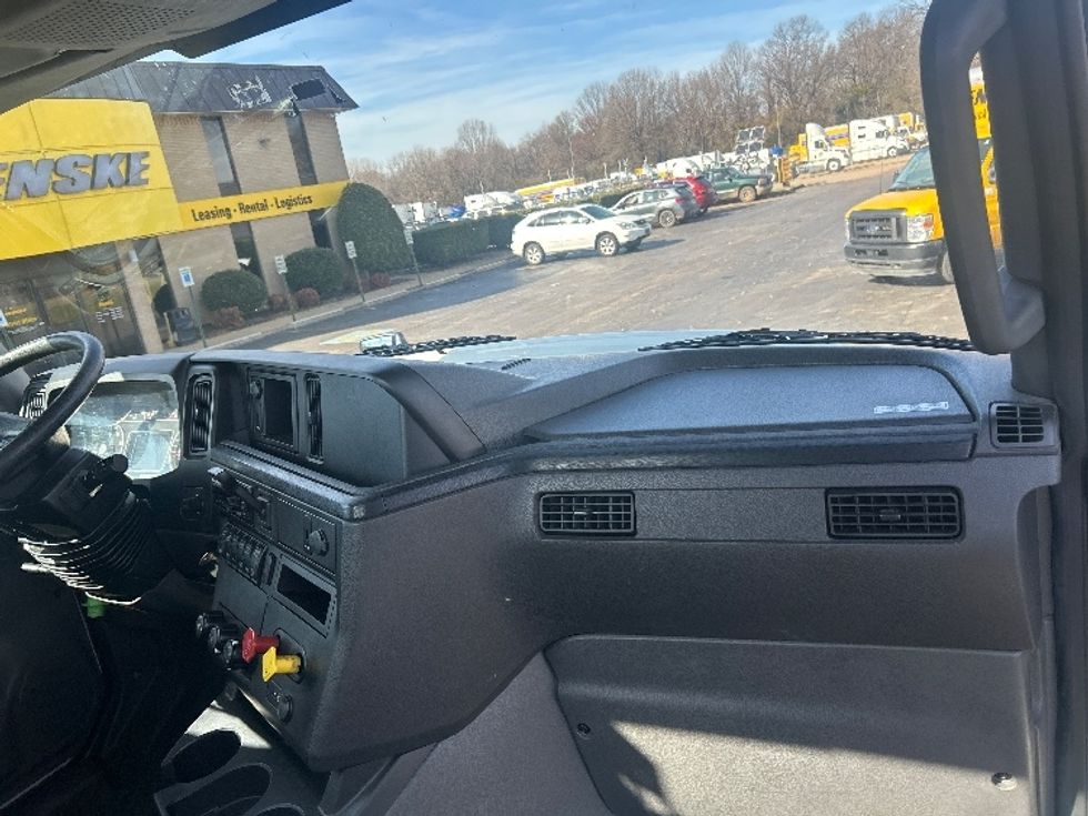 Day Cab Tractor-Heavy Duty Tractors-International-2020-RH613-Memphis-TN-78,737\n\t\tmiles-$ 21,250 - Image 13